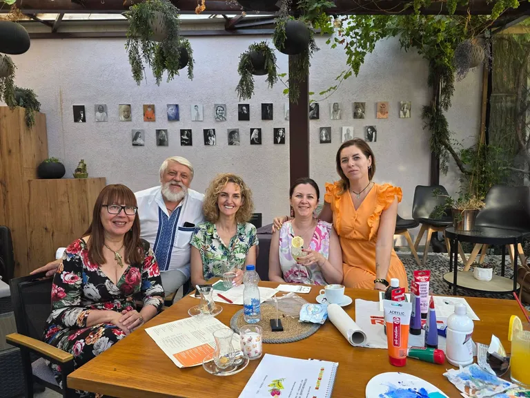 Artistic Pop-up Market në Lavjerr's Art Café: Një festë e artit dhe komunitetit